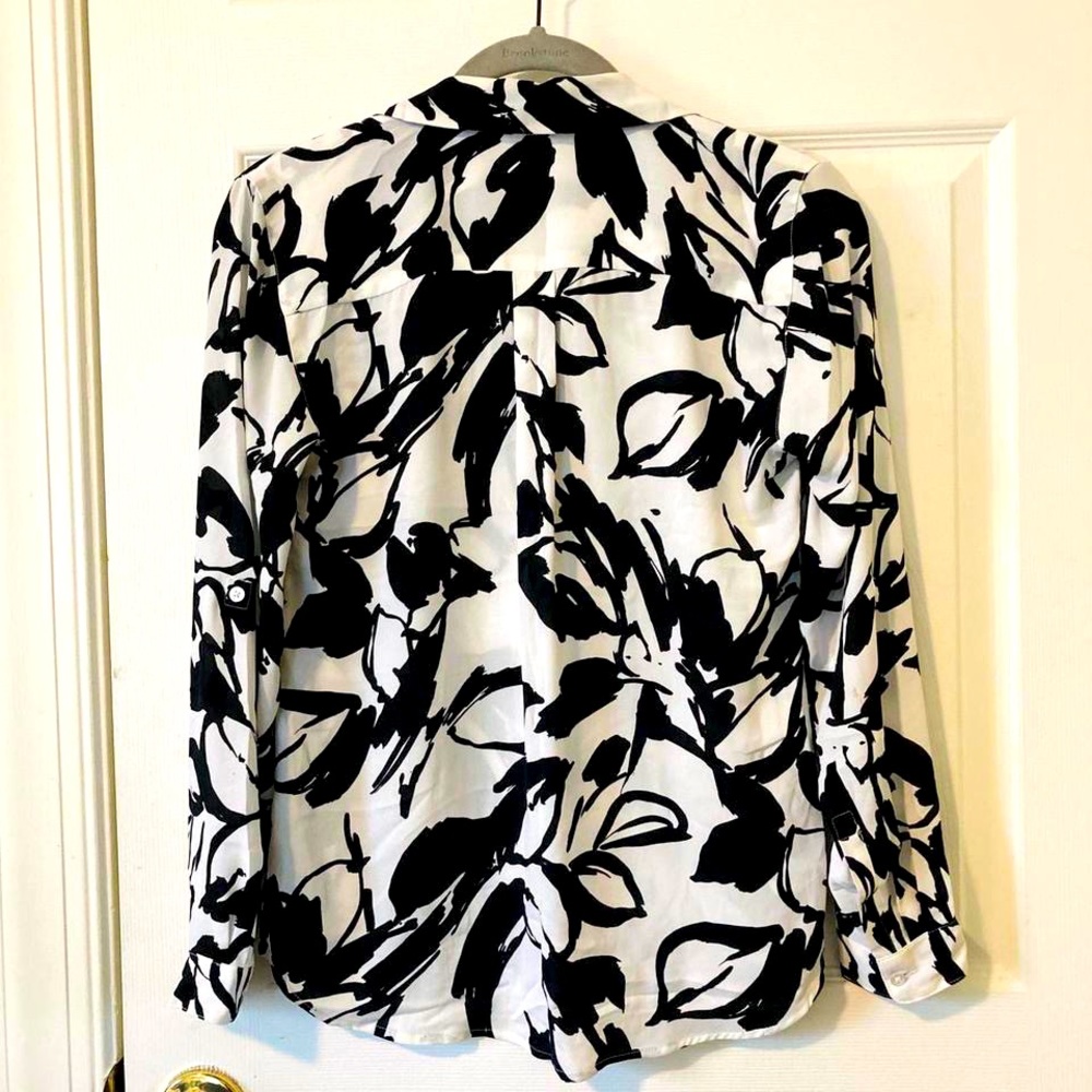 Loft sz XS black & white blouse